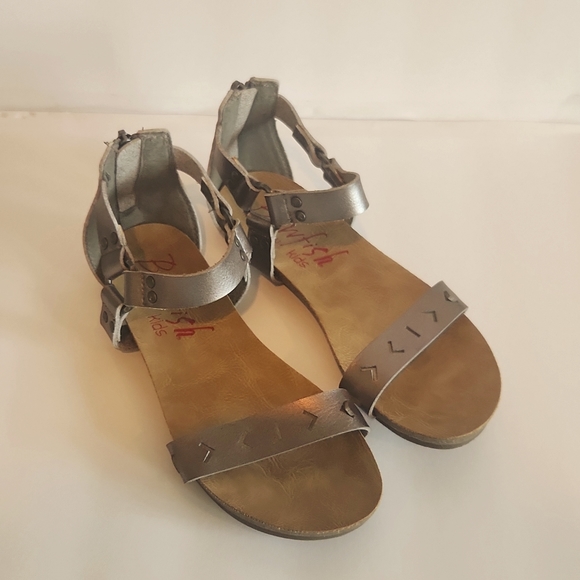 Sandals - Picture 2 of 8